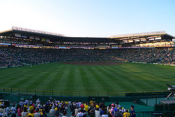 250px-Koshien_Stadium_Ginsan_and_Liner_Vision%5B1%5D.jpg